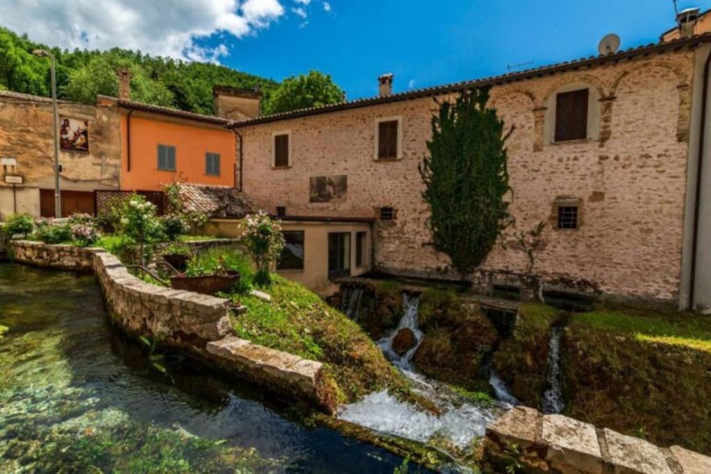 Casa Vacanze Fonte Del Menotre Фолиньо Екстериор снимка