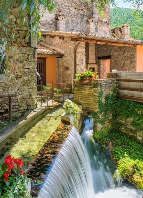 Casa Vacanze Fonte Del Menotre Фолиньо Екстериор снимка